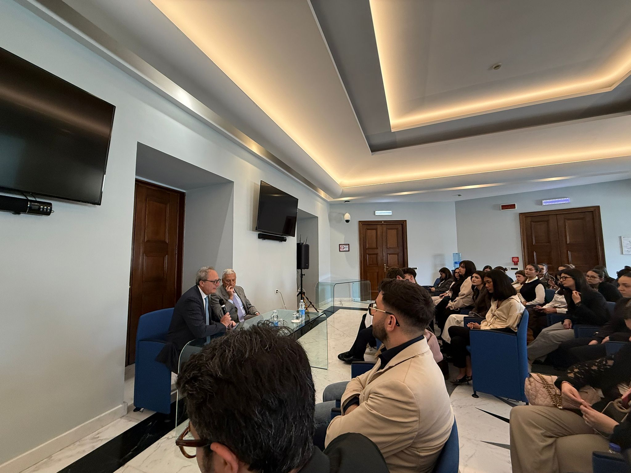 foto visita corte incontro luciani